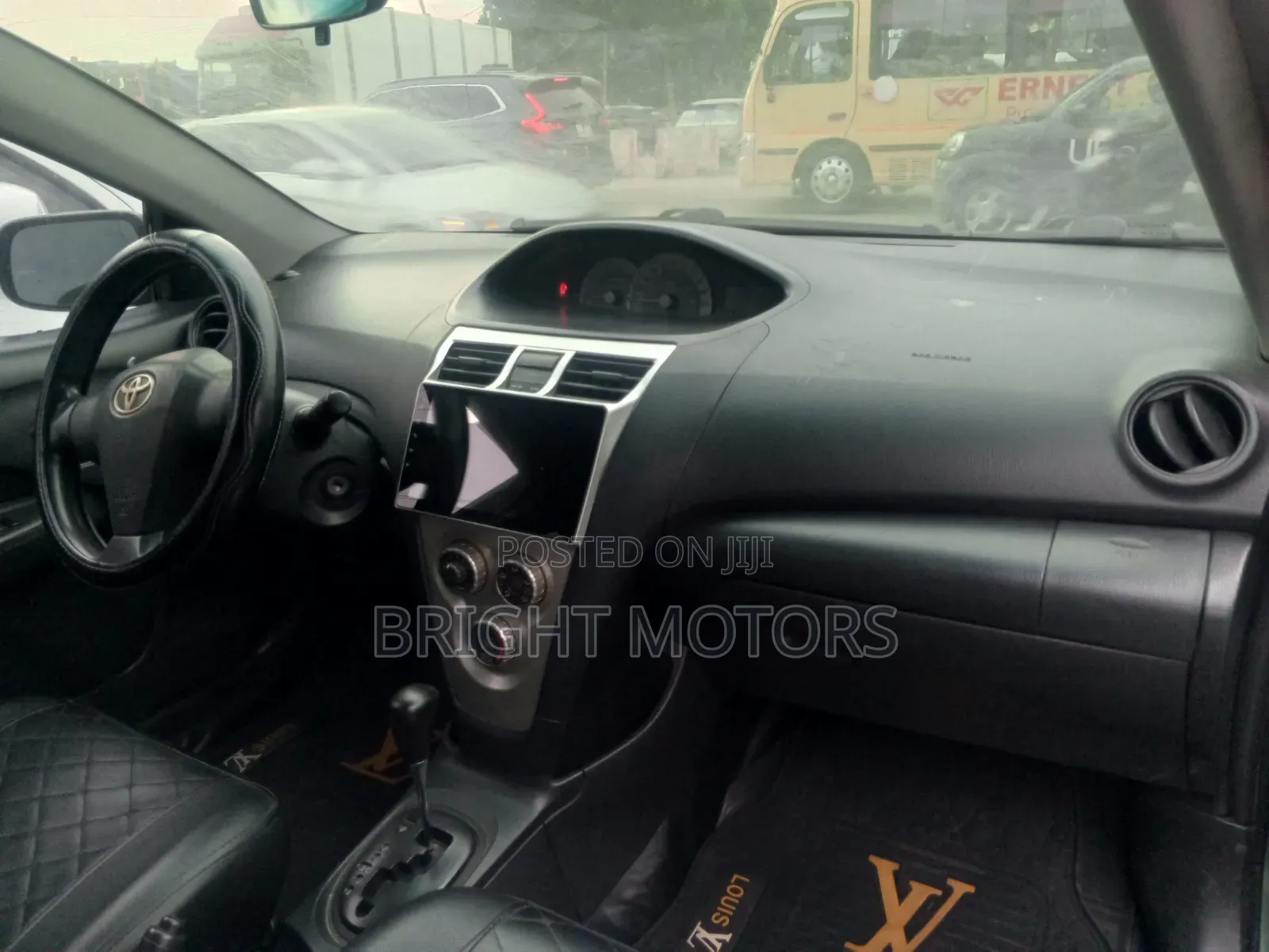 Toyota Yaris Base Sedan 4dr 2010 Green