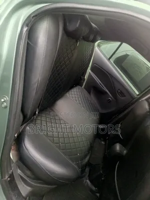 Toyota Yaris Base Sedan 4dr 2010 Green