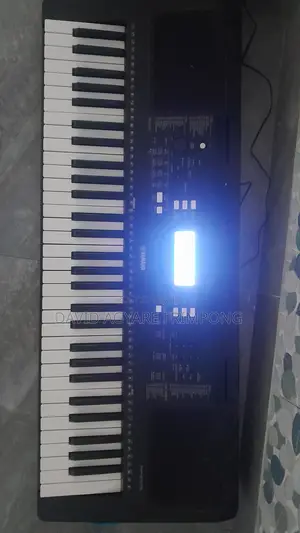 Yamaha PSR E373