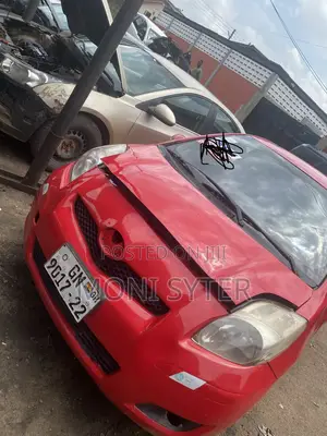 Toyota Vitz 1.5 FWD 5dr 2010 Red