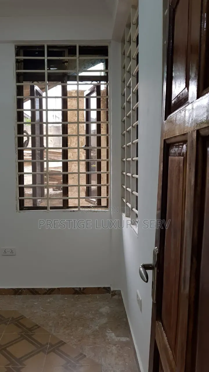 Mini Flat in Ola Balm for rent