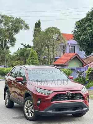 Toyota RAV4 XLE 2021 Red