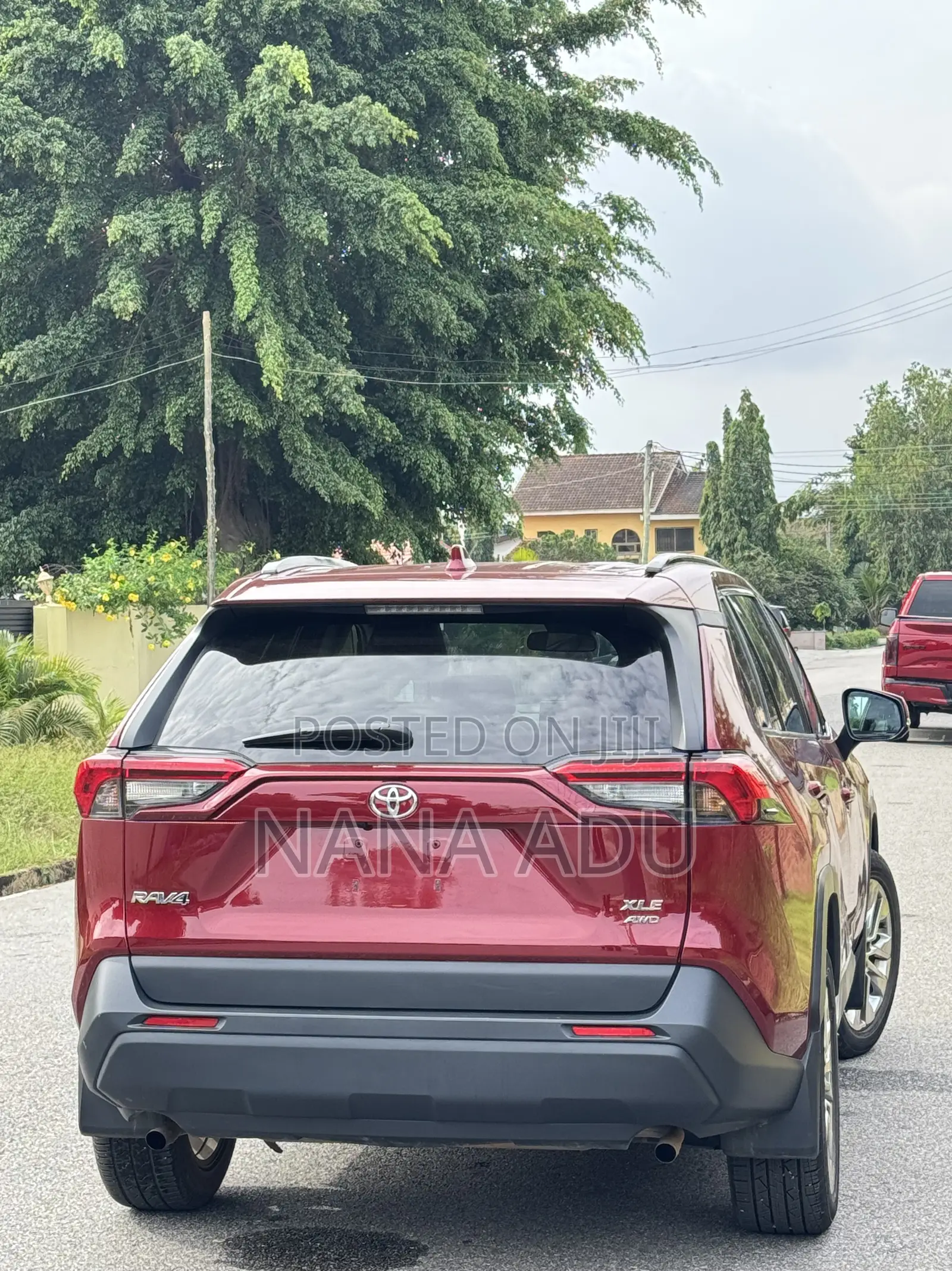 Toyota RAV4 XLE 2021 Red