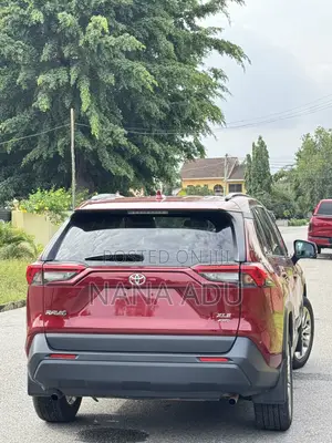 Toyota RAV4 XLE 2021 Red