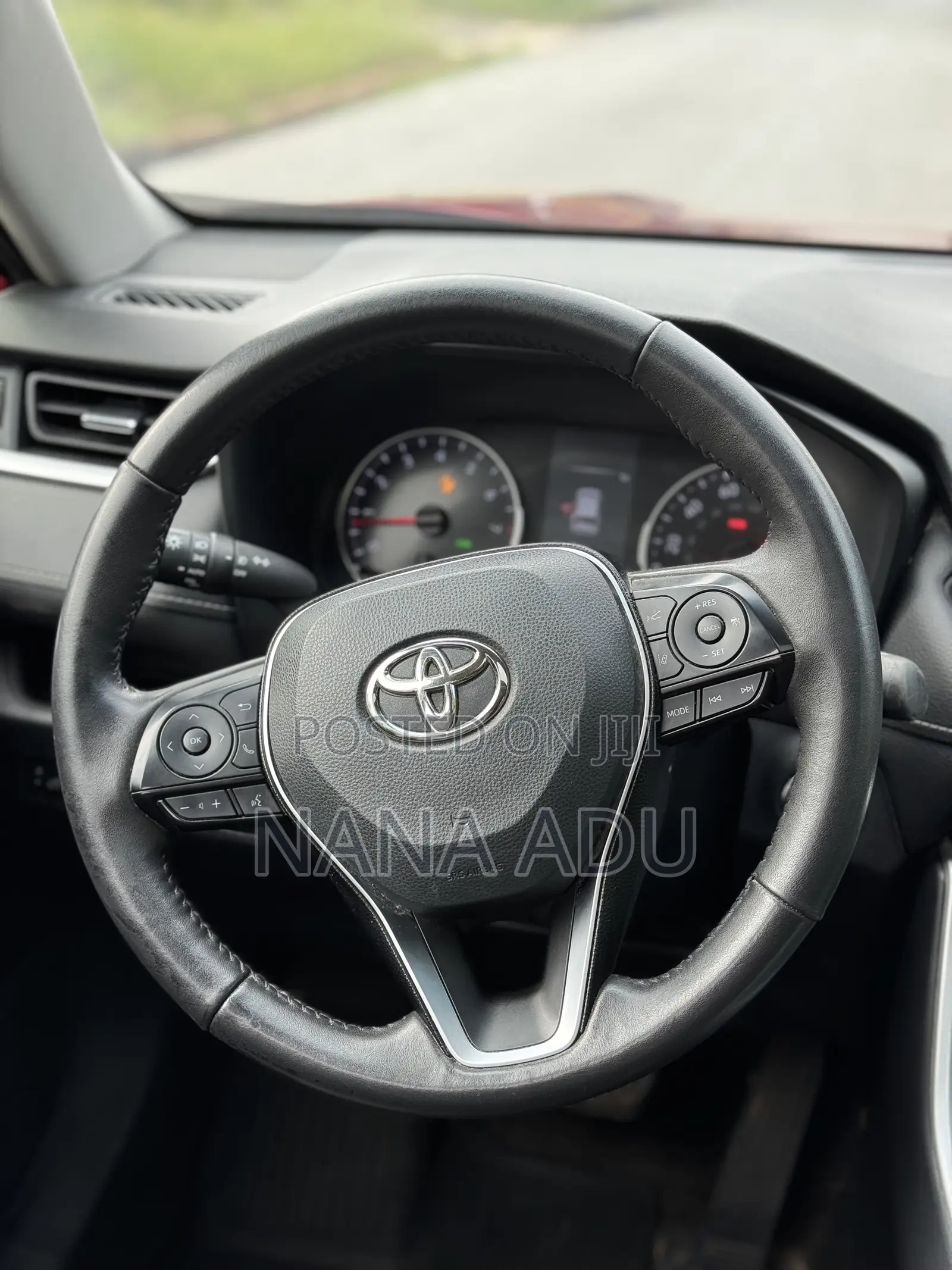 Toyota RAV4 XLE 2021 Red