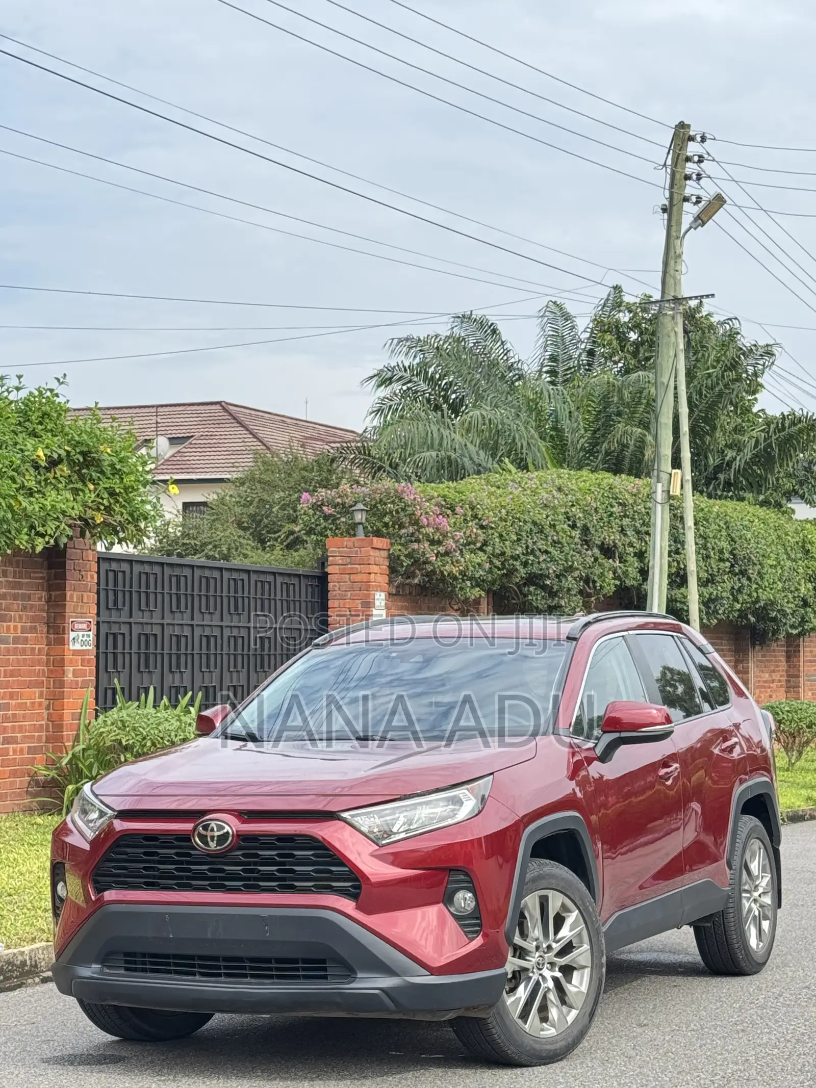 Toyota RAV4 XLE 2021 Red