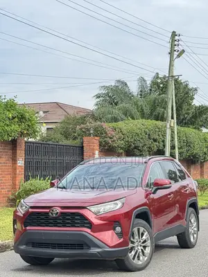 Toyota RAV4 XLE 2021 Red