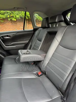 Toyota RAV4 XLE 2021 Red
