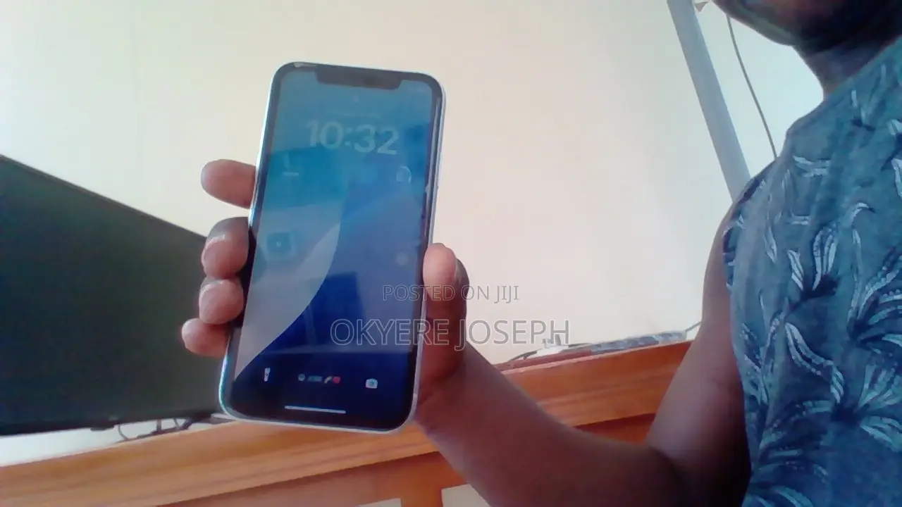 Apple iPhone XR 64 GB White