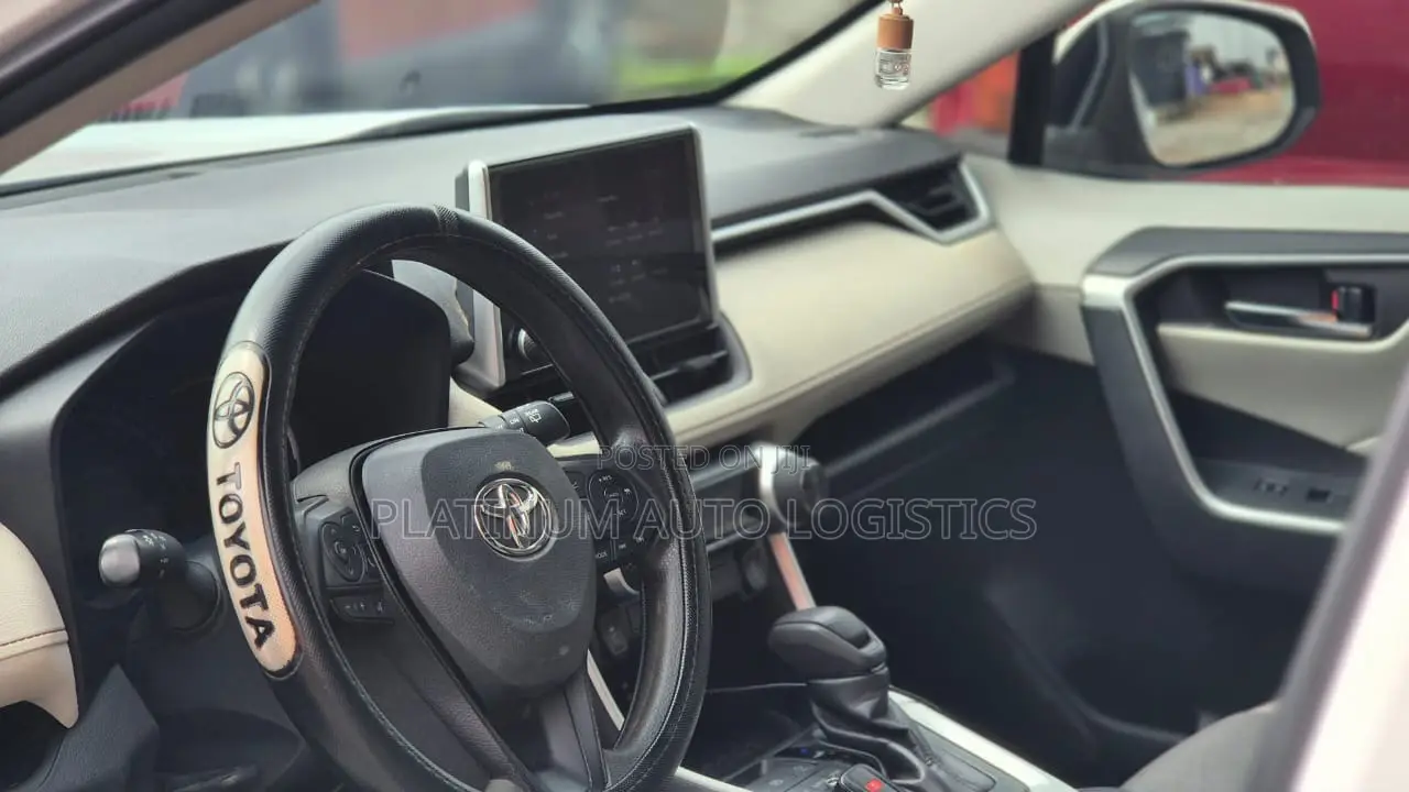 Toyota RAV4 2023 White