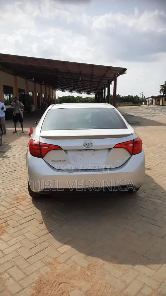Toyota Corolla 2017 Silver