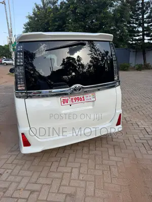 Toyota Voxy 2016 White