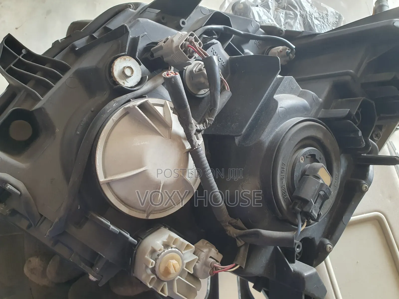 Voxy Headlight