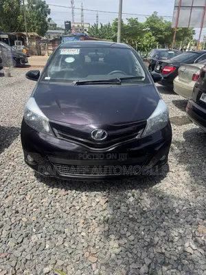 Toyota Vitz 1.3 FWD 5dr 2013 Black