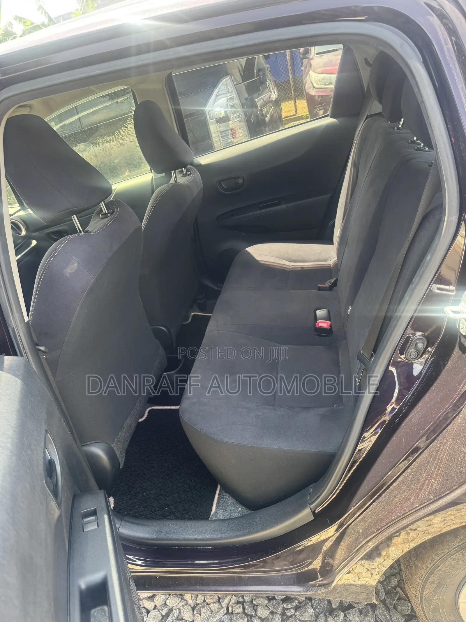 Toyota Vitz 1.3 FWD 5dr 2013 Black
