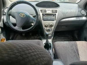 Toyota Yaris 2010 Black