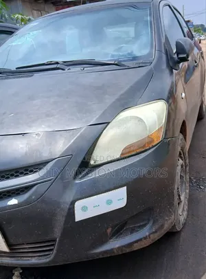 Toyota Yaris 2010 Black