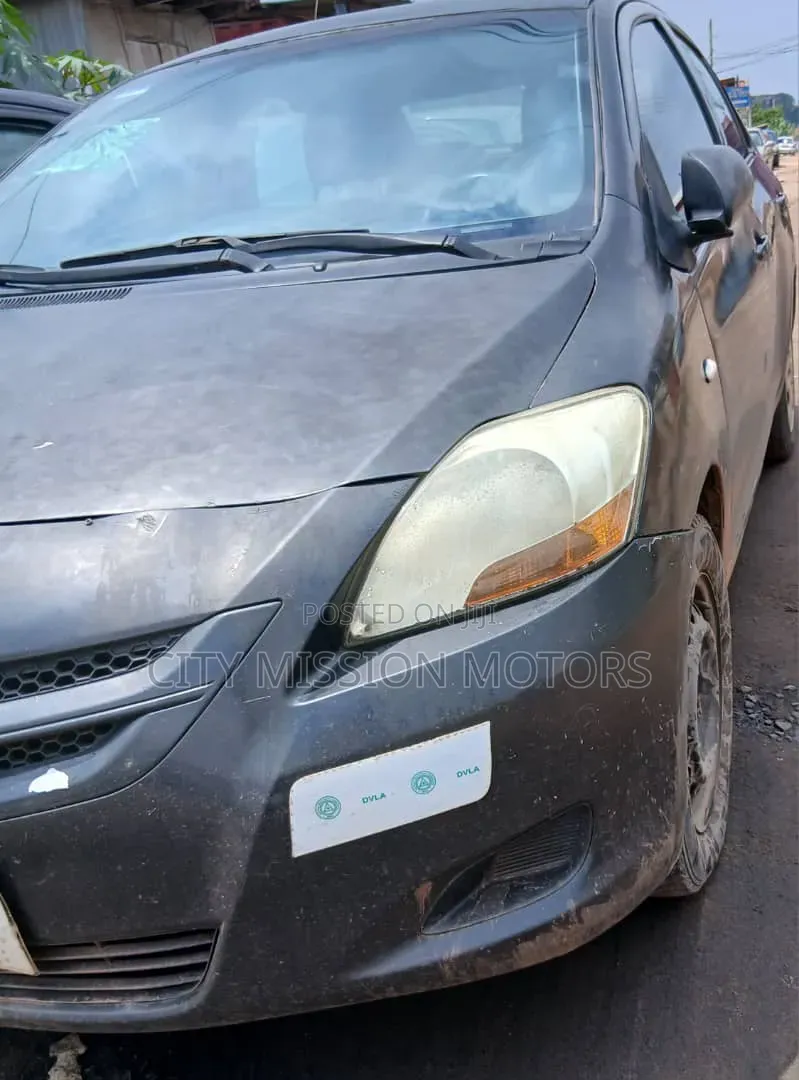 Toyota Yaris 2010 Black