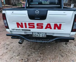 Nissan Hardbody 2011 White