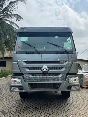 Tipper/ Dump Truck