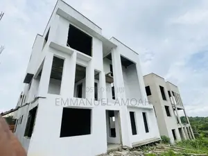 6bdrm House in Amoah Estates, Takoradi for sale