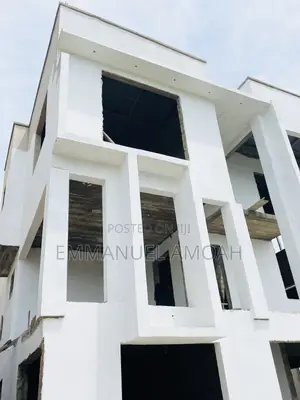 6bdrm House in Amoah Estates, Takoradi for sale