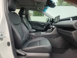 Toyota RAV4 XLE Premium 2021 White