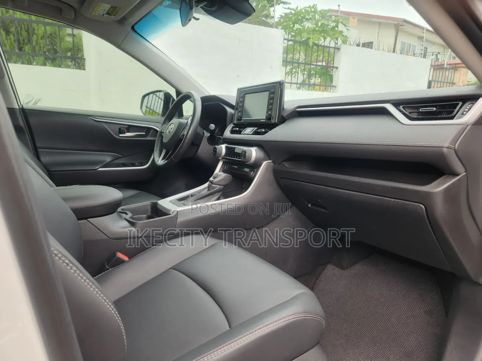 Toyota RAV4 XLE Premium 2021 White