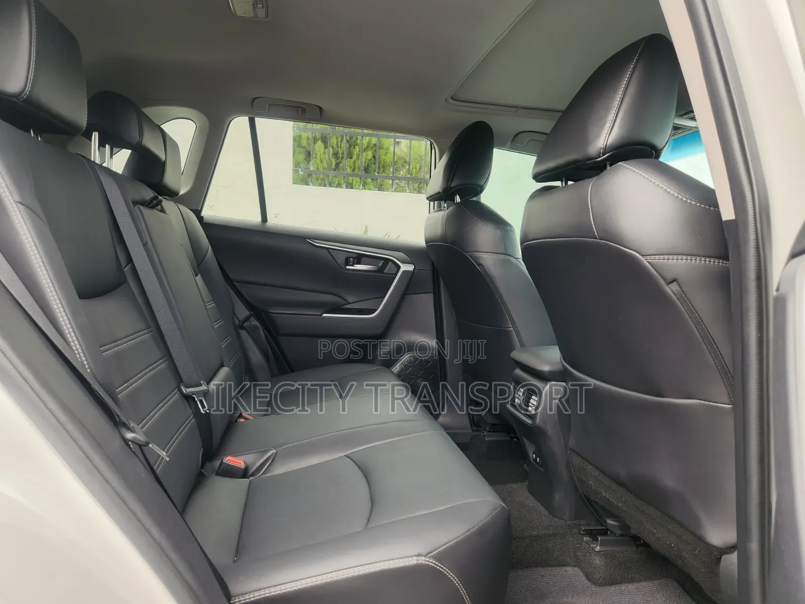Toyota RAV4 XLE Premium 2021 White
