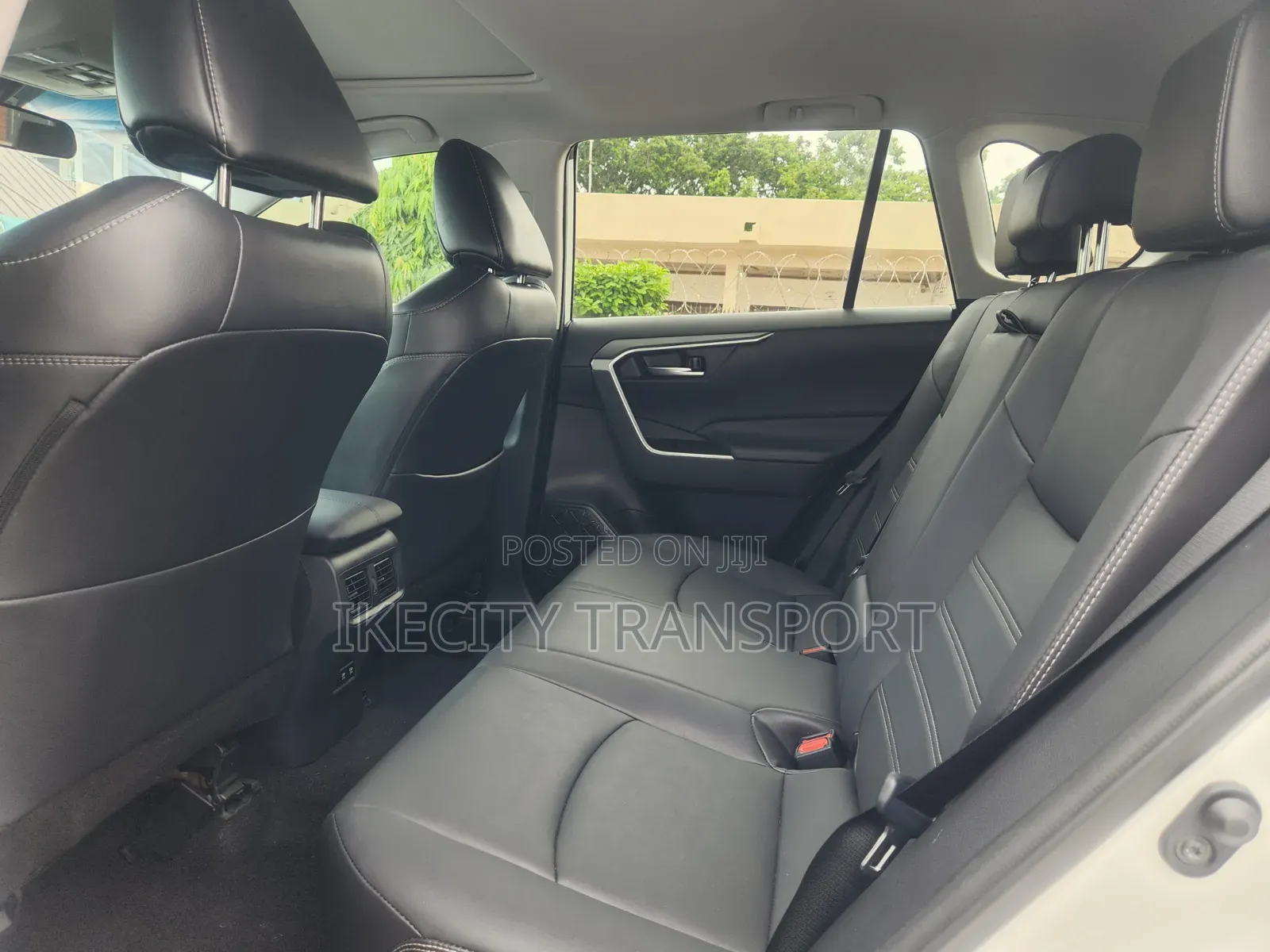 Toyota RAV4 XLE Premium 2021 White