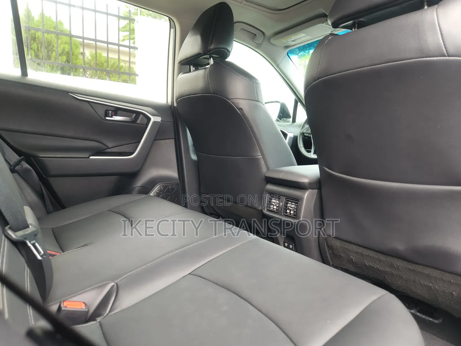 Toyota RAV4 XLE Premium 2021 White