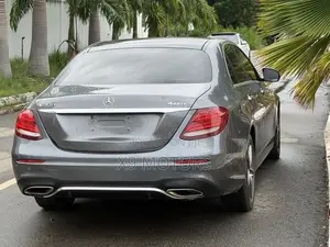 Mercedes-Benz E300 4Matic AWD Sedan (2.0L 4cyl 9A) 2017 Gray