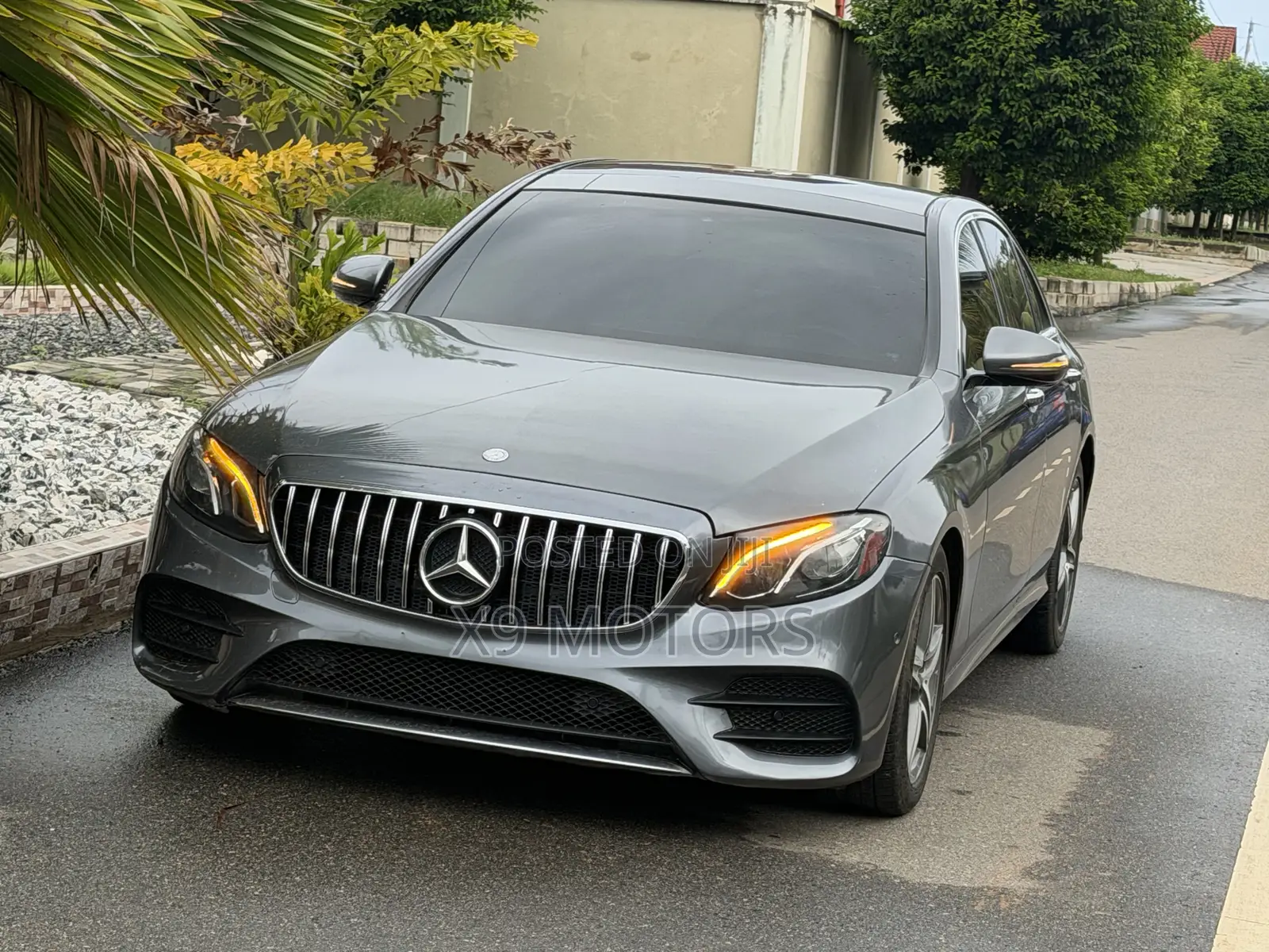 Mercedes-Benz E300 4Matic AWD Sedan (2.0L 4cyl 9A) 2017 Gray