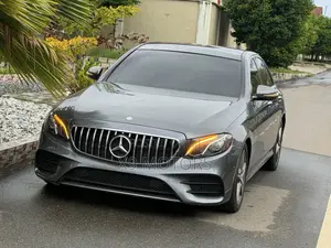 Mercedes-Benz E300 4Matic AWD Sedan (2.0L 4cyl 9A) 2017 Gray
