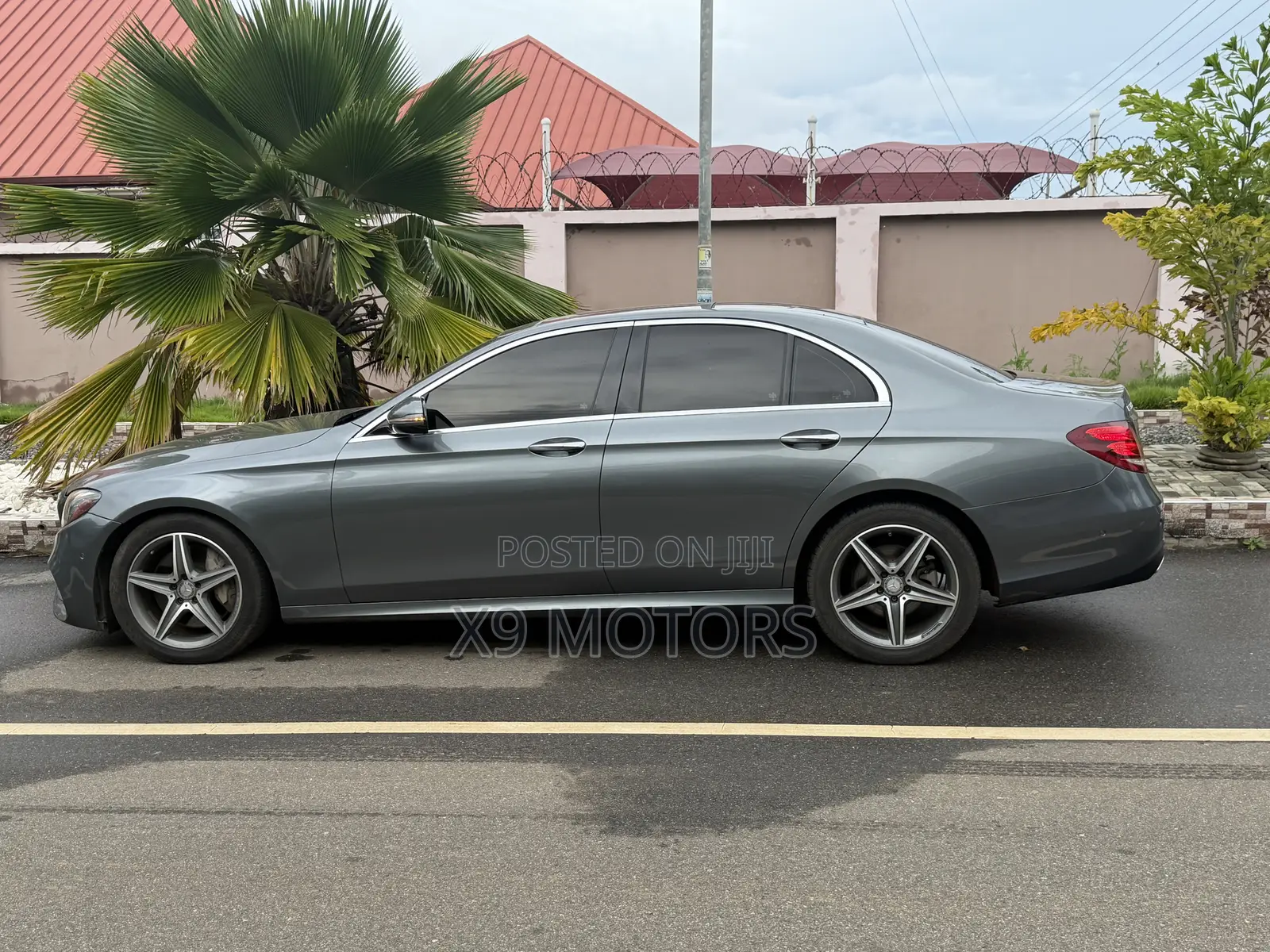 Mercedes-Benz E300 4Matic AWD Sedan (2.0L 4cyl 9A) 2017 Gray