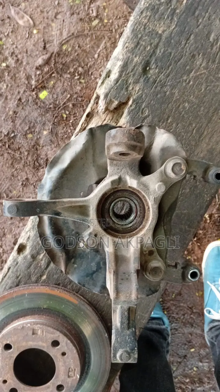 Mitsubishi Mirage Front Hub