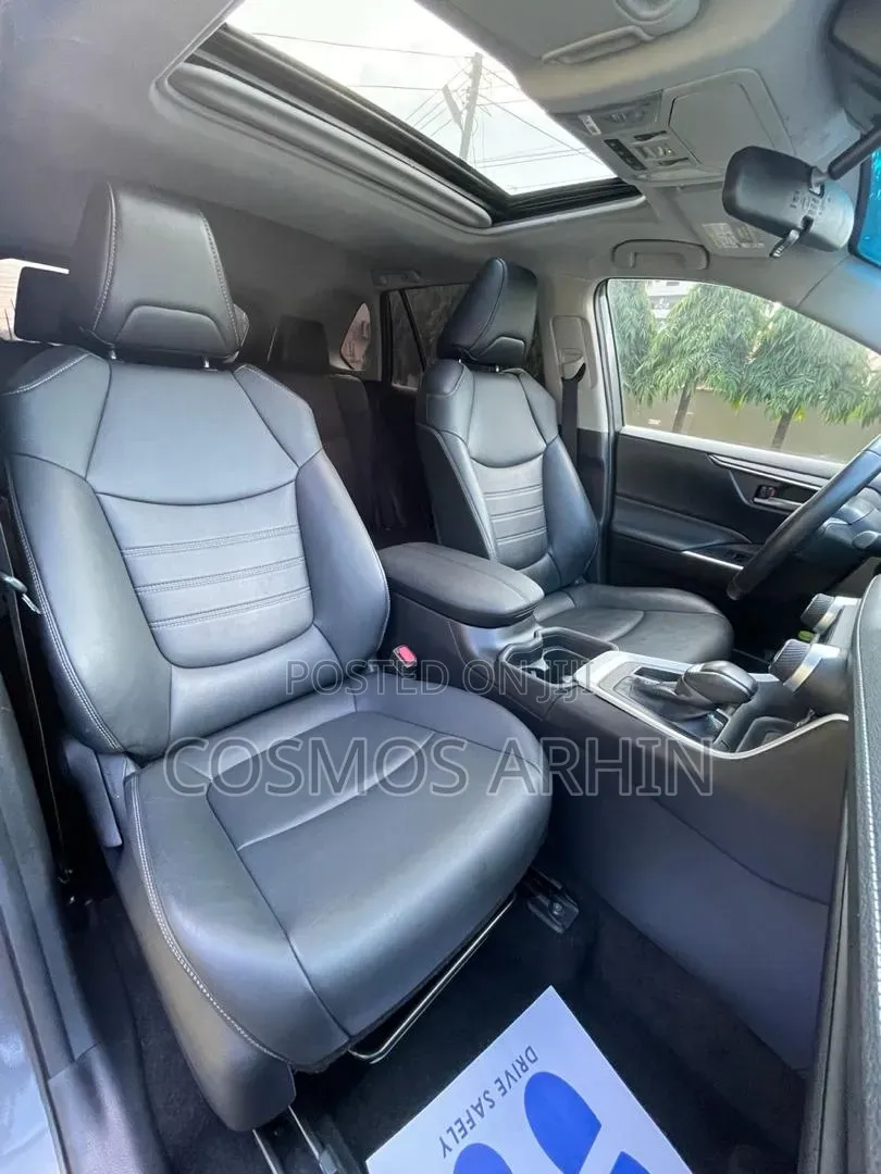 Toyota RAV4 2022 Gray