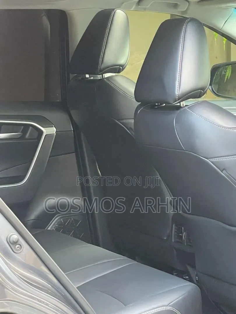 Toyota RAV4 2022 Gray