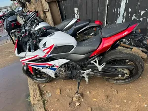 Honda CB 2017 White