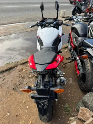 Honda CB 2017 White