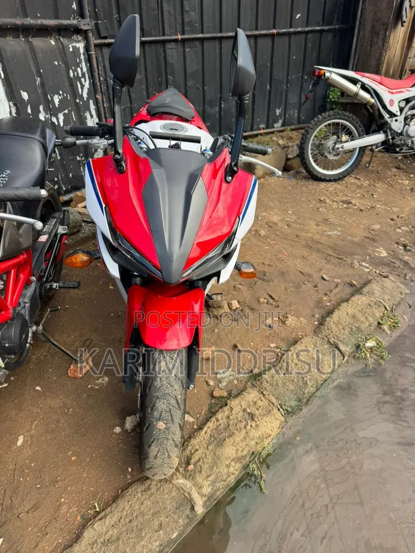 Honda CB 2017 White