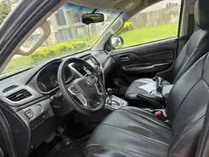 Mitsubishi L200 2020 Gray