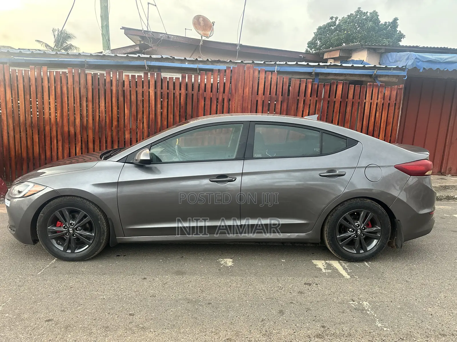 Hyundai Elantra Limited Sedan FWD (2.0L 4cyl 6A) 2017 Gray