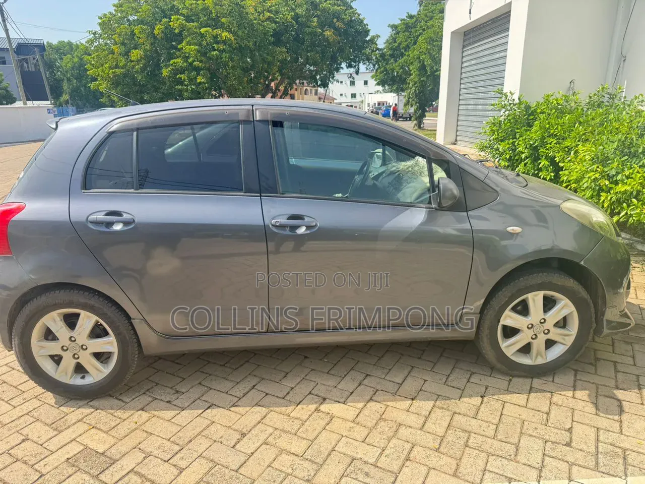 Toyota Yaris Base Hatchback 5dr 2010 Gray