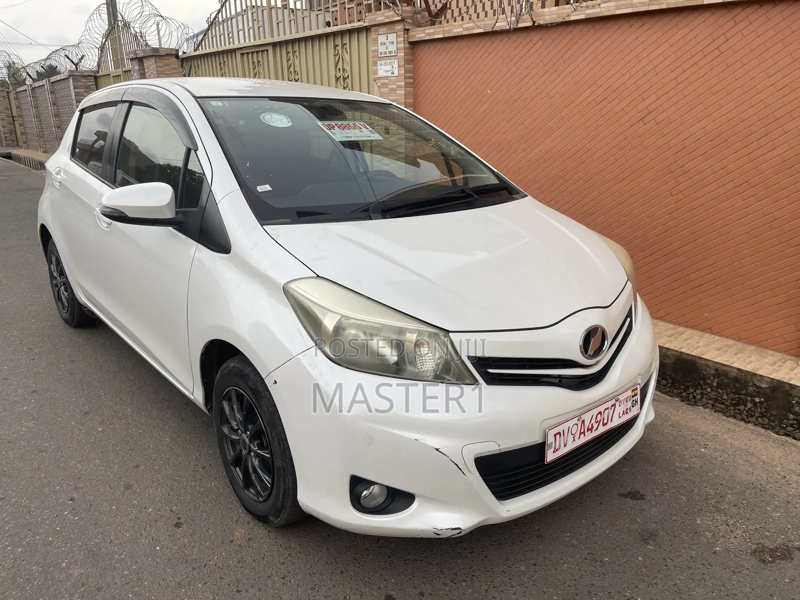 Toyota Vitz 2012 White
