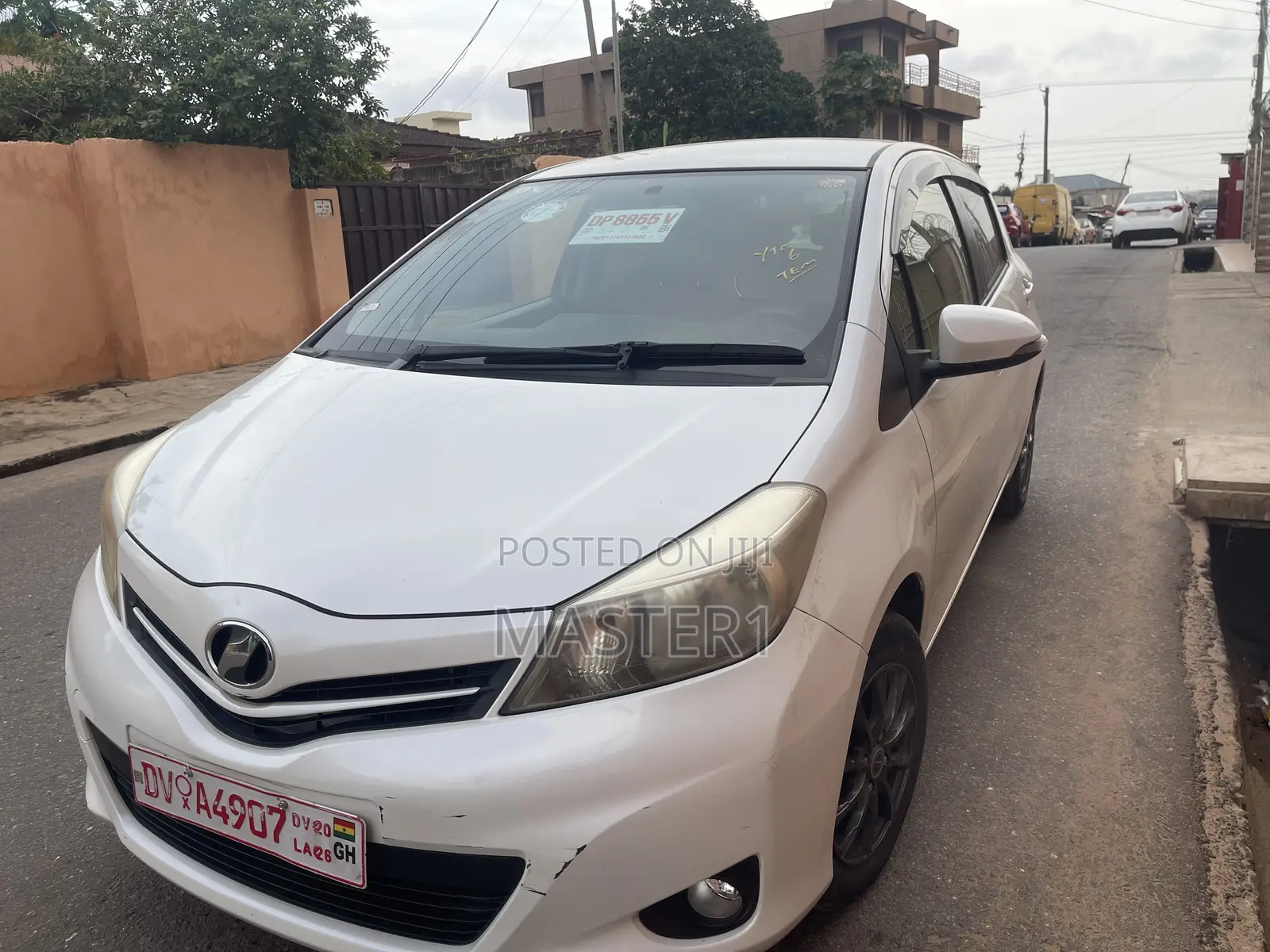 Toyota Vitz 2012 White