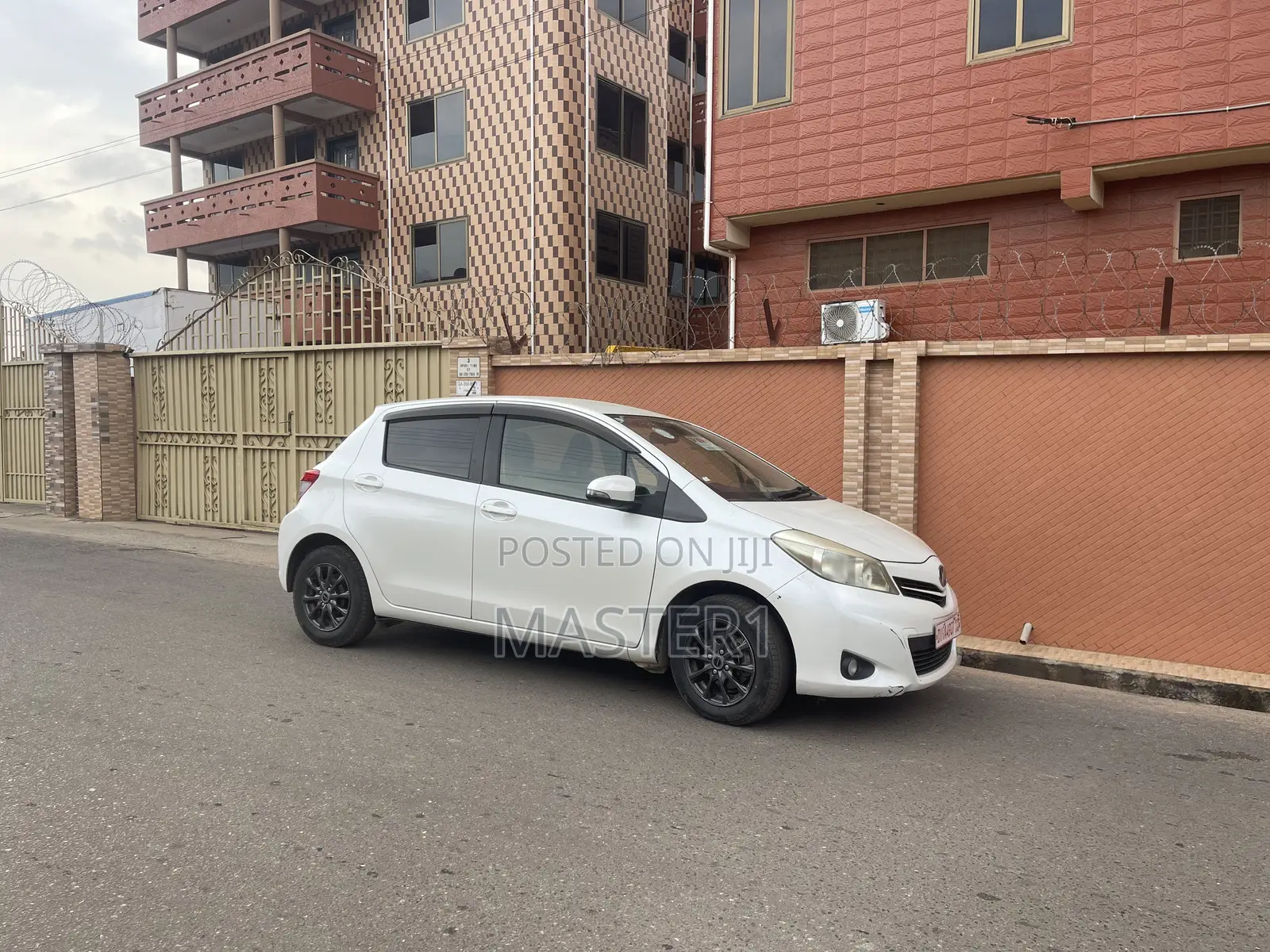 Toyota Vitz 2012 White