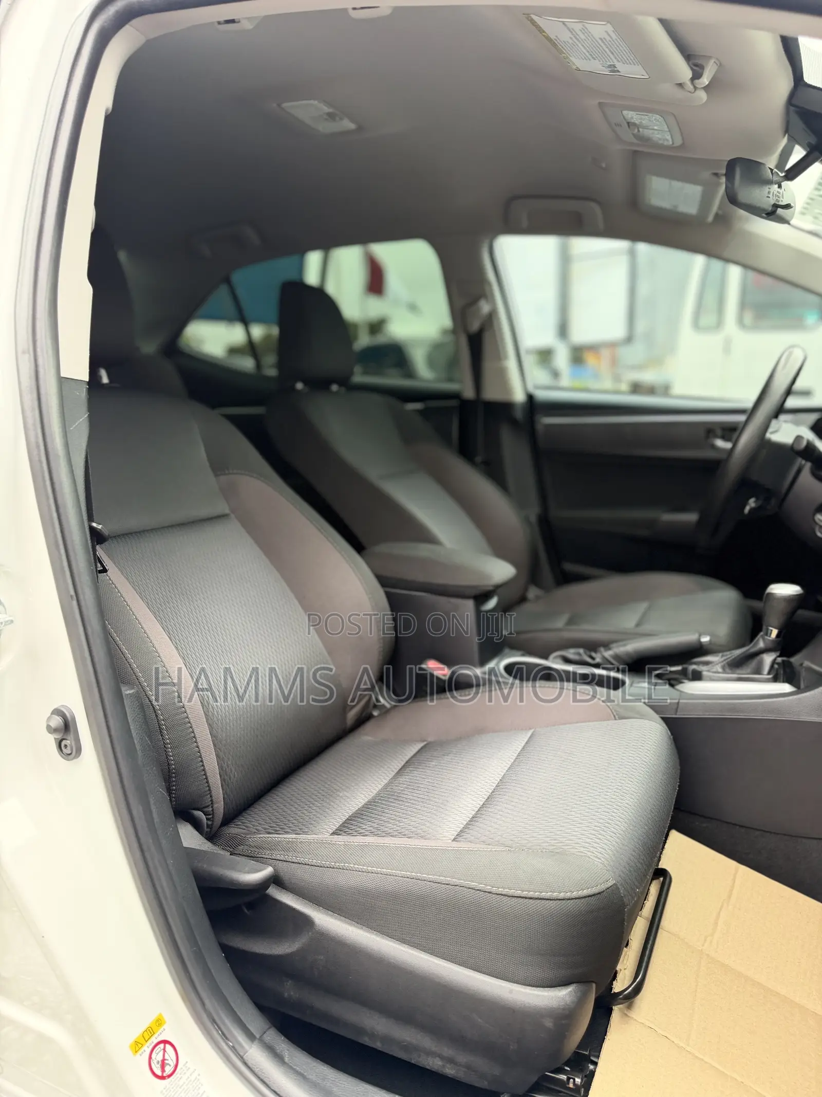 Toyota Corolla LE Eco (1.8L 4cyl 2A) 2018 White