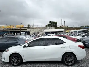 Toyota Corolla LE Eco (1.8L 4cyl 2A) 2018 White