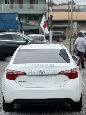 Toyota Corolla LE Eco (1.8L 4cyl 2A) 2018 White
